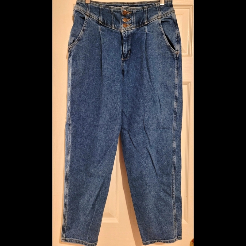 Hollister Ultra High Rise 80s Mom Jean Size 11R